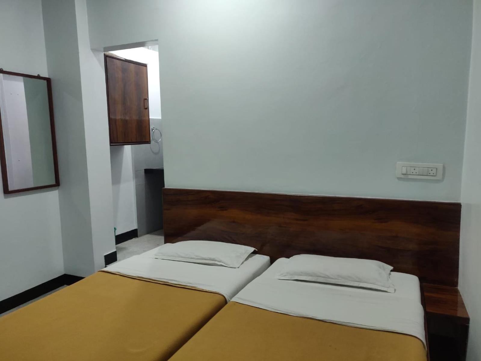 קולהאפור Hotel Parth Residency מראה חיצוני תמונה