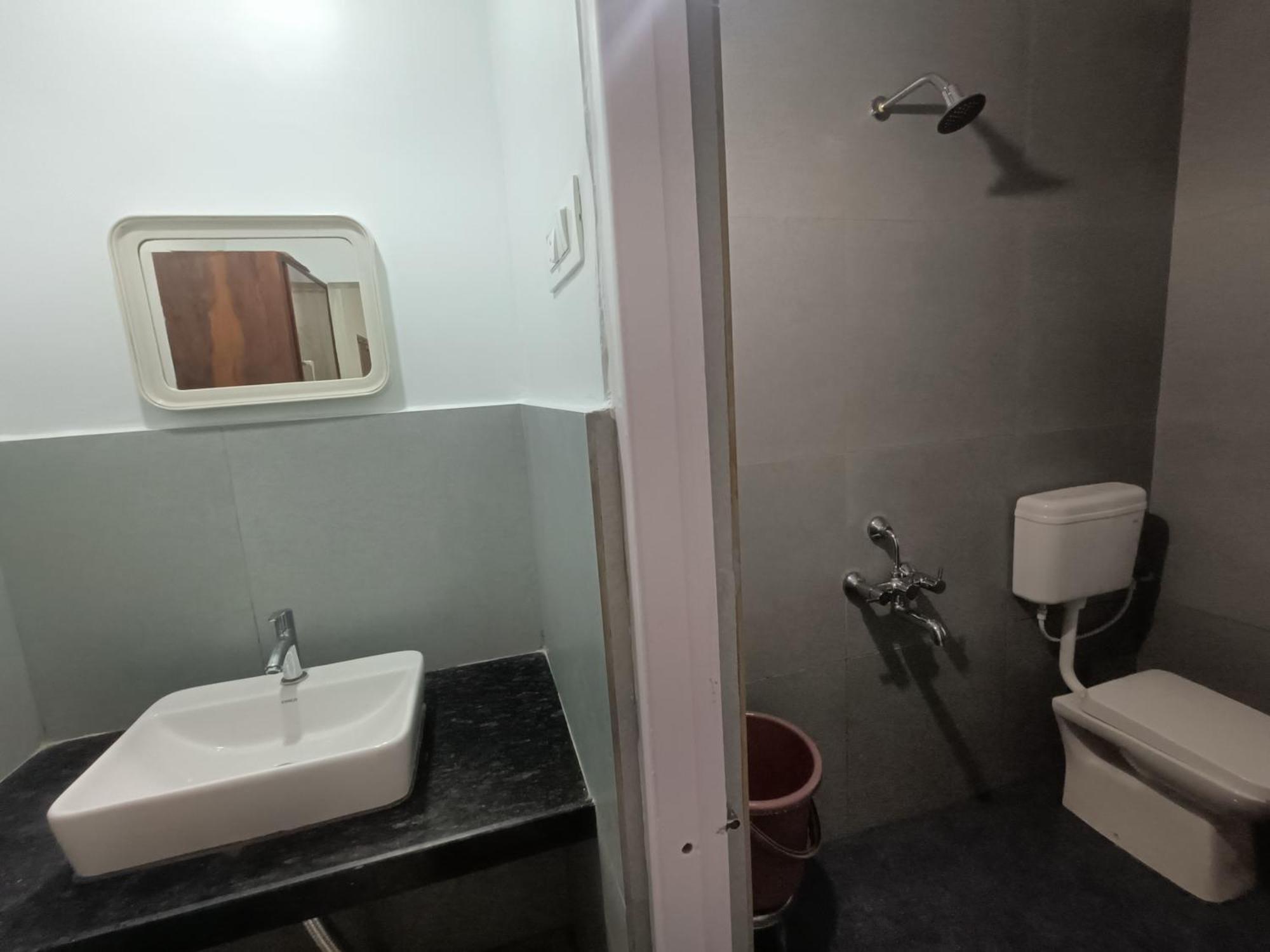 קולהאפור Hotel Parth Residency מראה חיצוני תמונה