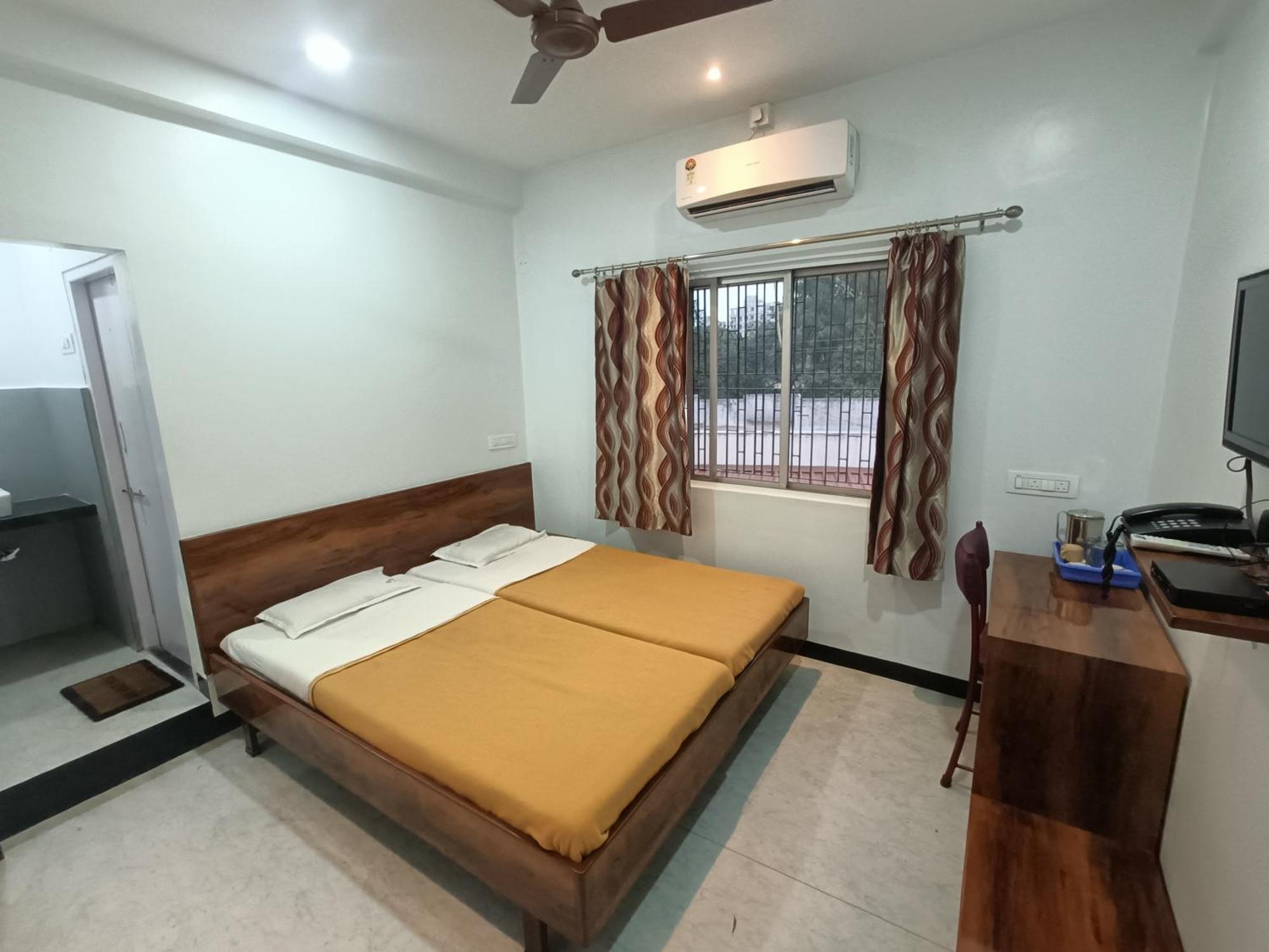 קולהאפור Hotel Parth Residency מראה חיצוני תמונה