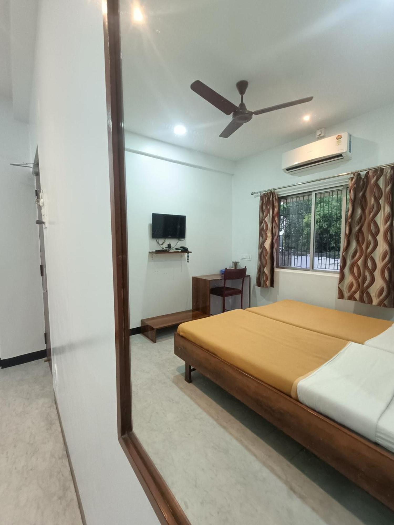 קולהאפור Hotel Parth Residency מראה חיצוני תמונה